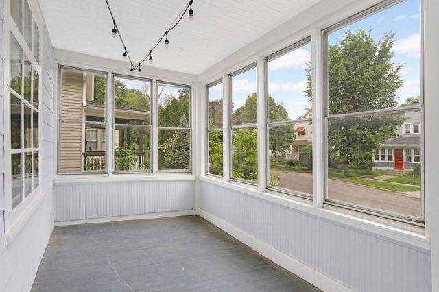 198 Robie Street W, Saint Paul, MN 55107