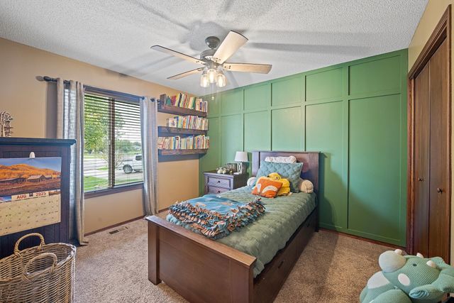 1214 N Lake Edge Dr, Goddard, KS 67052