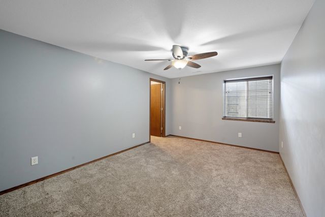 1214 N Lake Edge Dr, Goddard, KS 67052