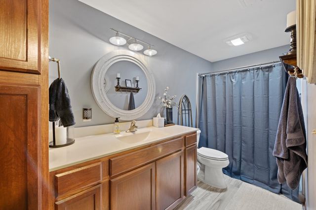 1214 N Lake Edge Dr, Goddard, KS 67052