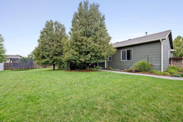 1214 N Lake Edge Dr, Goddard, KS 67052