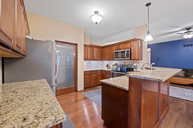 1214 N Lake Edge Dr, Goddard, KS 67052