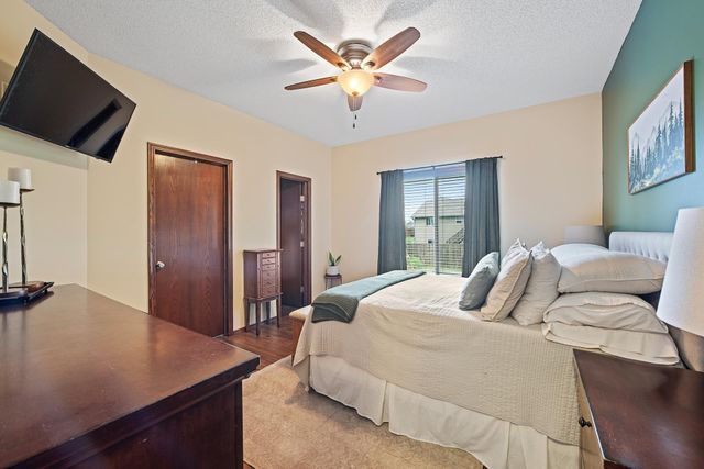 1214 N Lake Edge Dr, Goddard, KS 67052