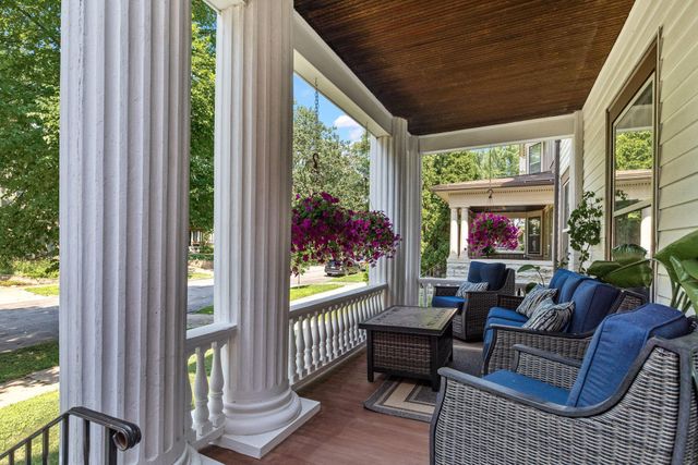 542 Portland Avenue, Saint Paul, MN 55102