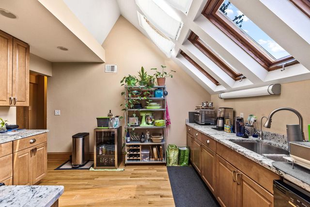 542 Portland Avenue, Saint Paul, MN 55102