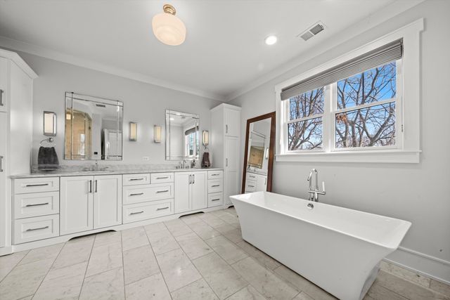 619 Jackson Avenue, River Forest, IL 60305