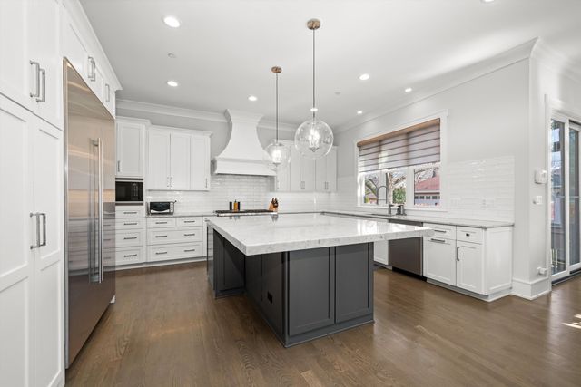 619 Jackson Avenue, River Forest, IL 60305