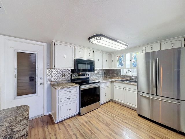 9151 BARRINGTON LANE, Port Richey, FL 34668