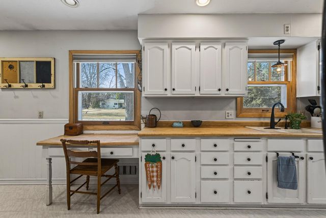 9091 W Staring Lane, Eden Prairie, MN 55347