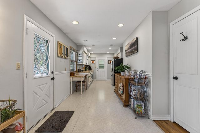 9091 W Staring Lane, Eden Prairie, MN 55347