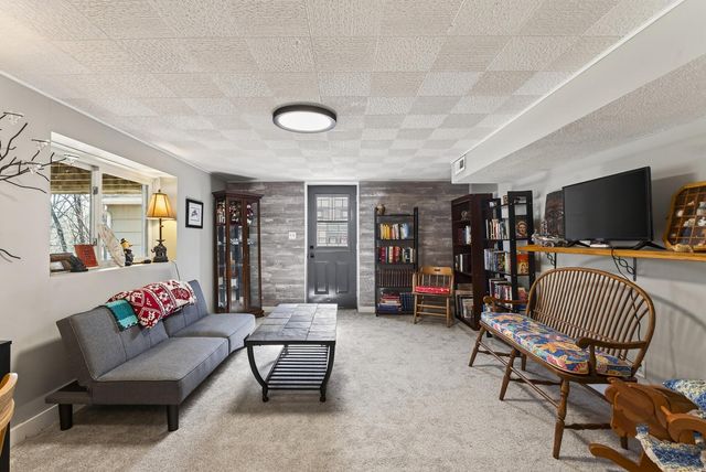 9091 W Staring Lane, Eden Prairie, MN 55347