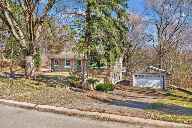 9091 W Staring Lane, Eden Prairie, MN 55347