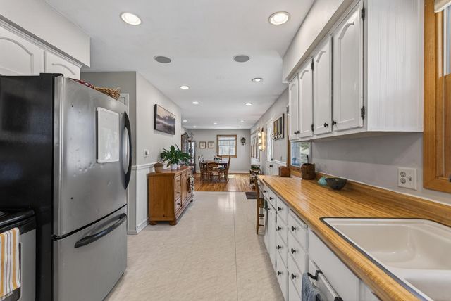 9091 W Staring Lane, Eden Prairie, MN 55347