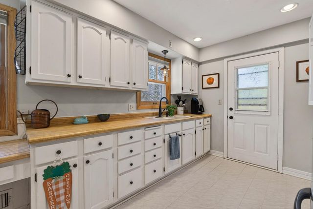 9091 W Staring Lane, Eden Prairie, MN 55347