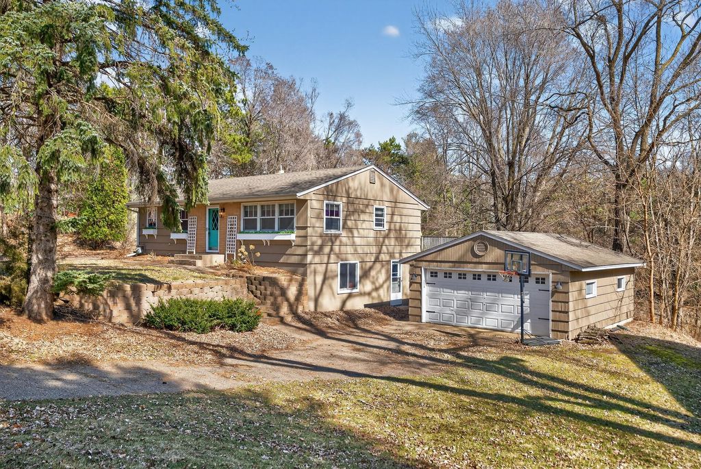 9091 W Staring Lane, Eden Prairie, MN 55347