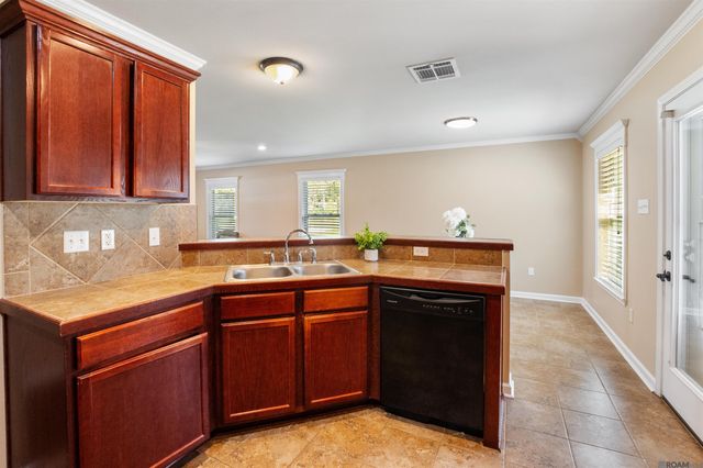 4848 Lois Dr, Zachary, LA 70791