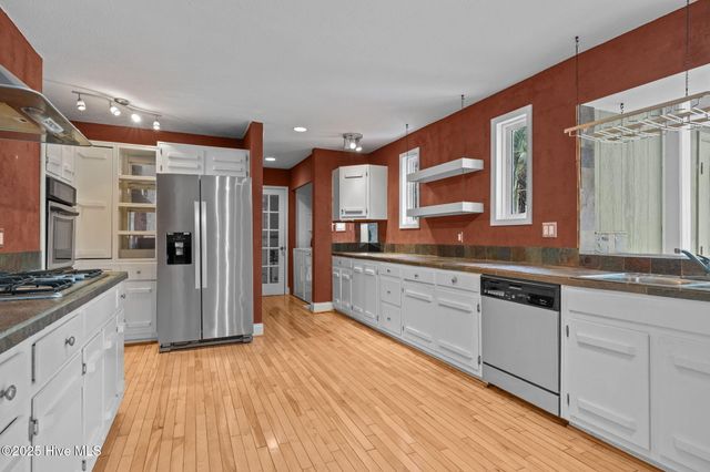 3704 Oxford Court, Morehead City, NC 28557