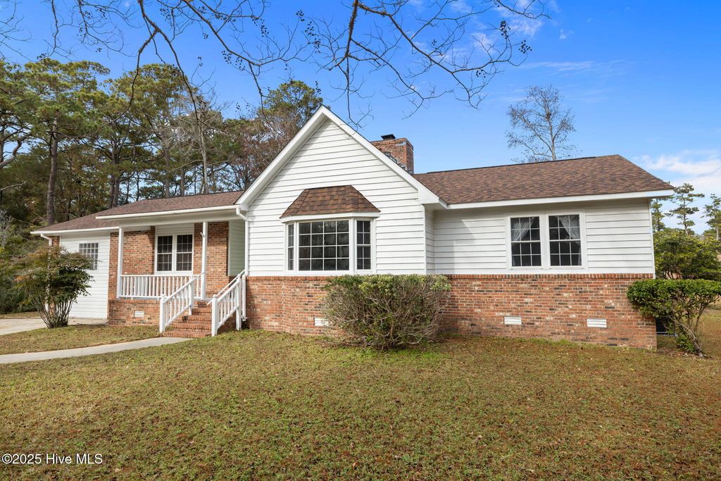 3704 Oxford Court, Morehead City, NC 28557