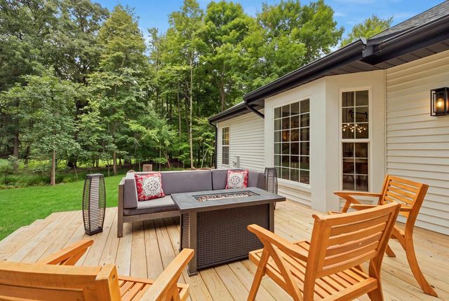 9883 S 35th STREET, Franklin, WI 53132