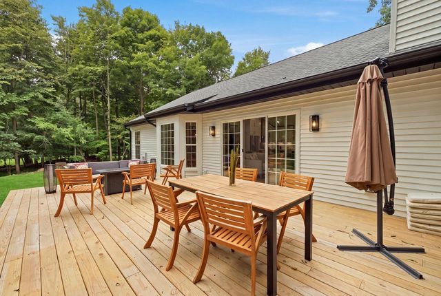 9883 S 35th STREET, Franklin, WI 53132