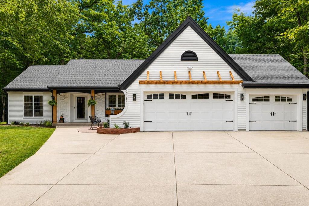 9883 S 35th STREET, Franklin, WI 53132