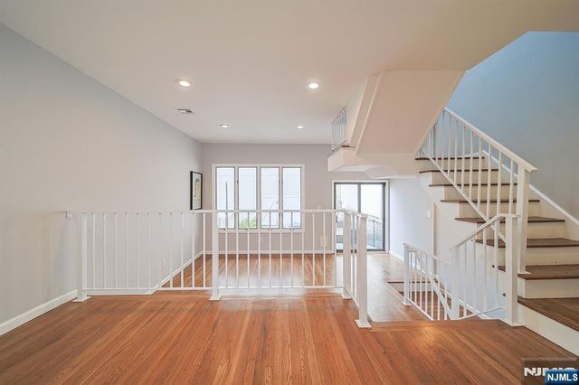 18 Veterans Way, Edgewater, NJ 07020