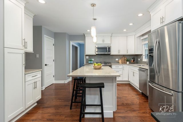605 Hyde Park Lane, Naperville, IL 60565