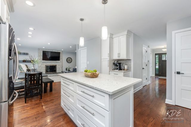 605 Hyde Park Lane, Naperville, IL 60565