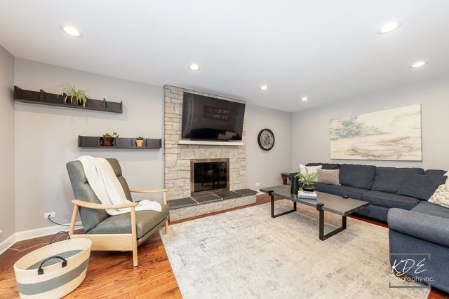 605 Hyde Park Lane, Naperville, IL 60565
