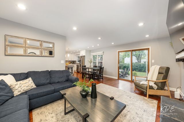 605 Hyde Park Lane, Naperville, IL 60565