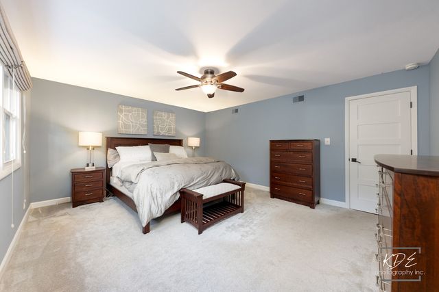 605 Hyde Park Lane, Naperville, IL 60565