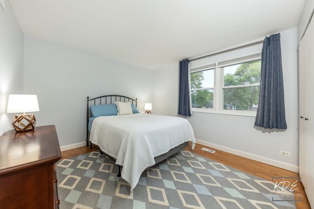 605 Hyde Park Lane, Naperville, IL 60565