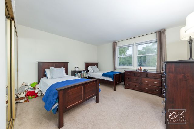 605 Hyde Park Lane, Naperville, IL 60565