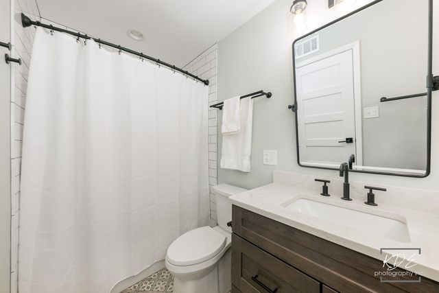 605 Hyde Park Lane, Naperville, IL 60565