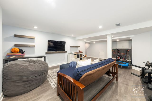 605 Hyde Park Lane, Naperville, IL 60565