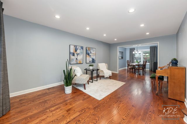 605 Hyde Park Lane, Naperville, IL 60565