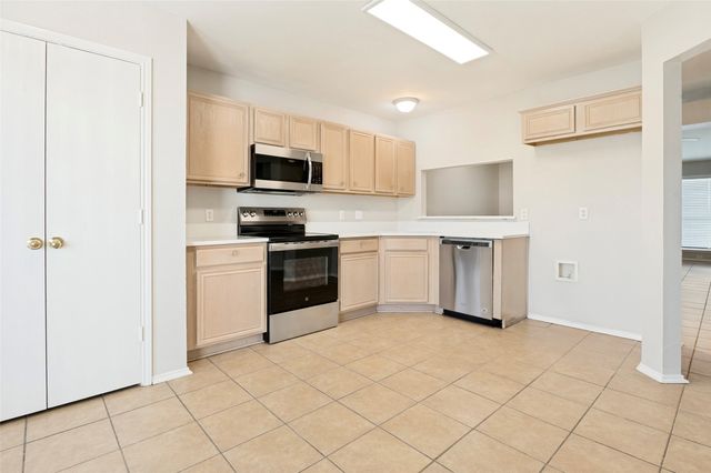 800 Ponselle Drive, Arlington, TX 76001