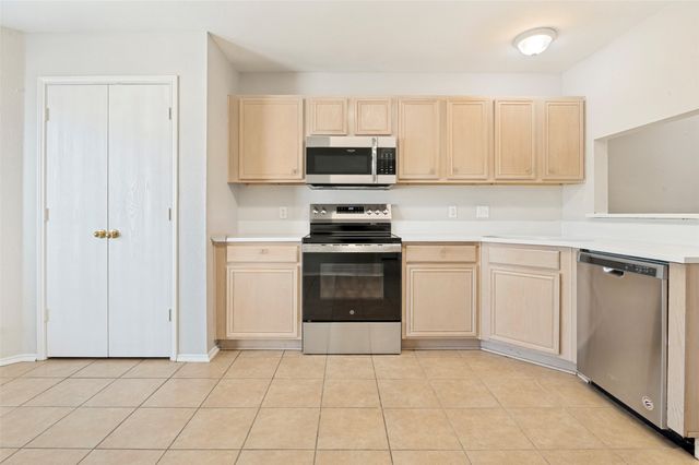 800 Ponselle Drive, Arlington, TX 76001
