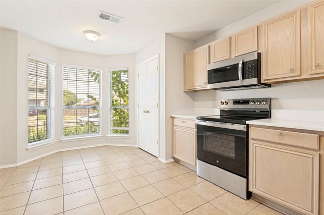 800 Ponselle Drive, Arlington, TX 76001