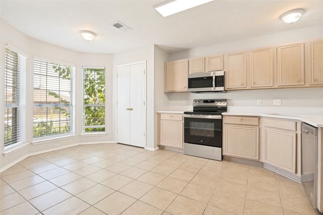 800 Ponselle Drive, Arlington, TX 76001
