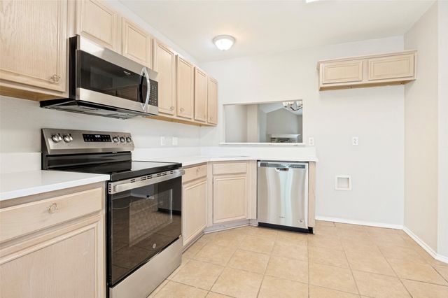 800 Ponselle Drive, Arlington, TX 76001