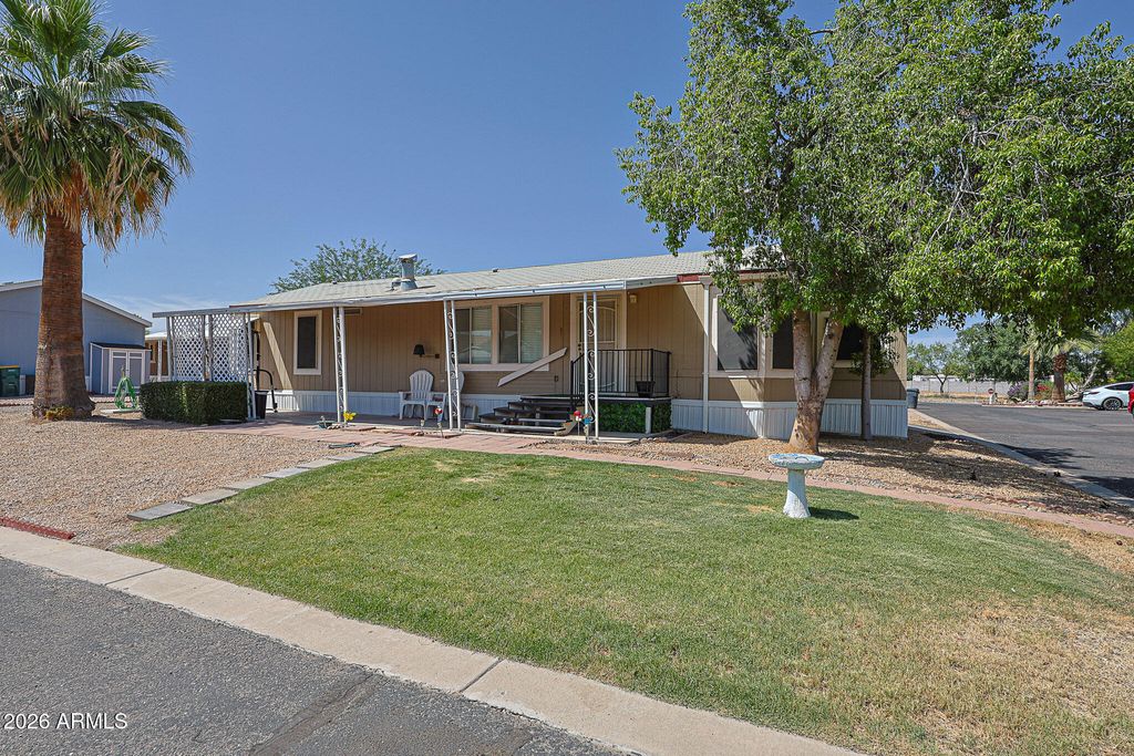 Image 4 of property listing at 6227 N Litchfield Road 47, Litchfield Park, AZ 85340