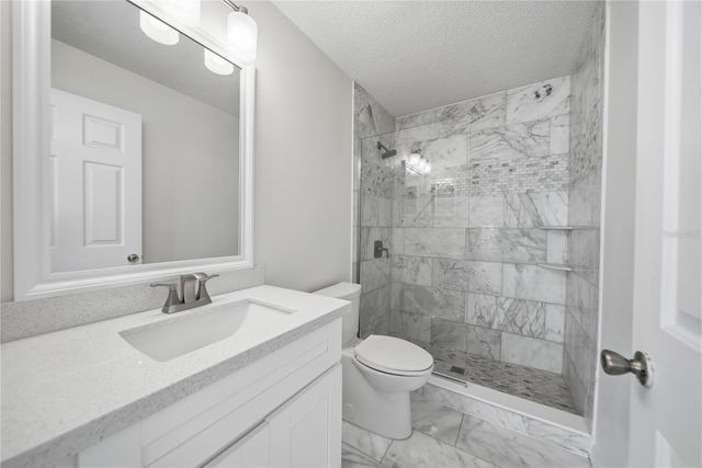 18117 PARADISE POINT DRIVE, Tampa, FL 33647