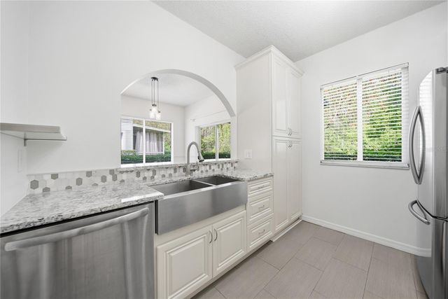 18117 PARADISE POINT DRIVE, Tampa, FL 33647