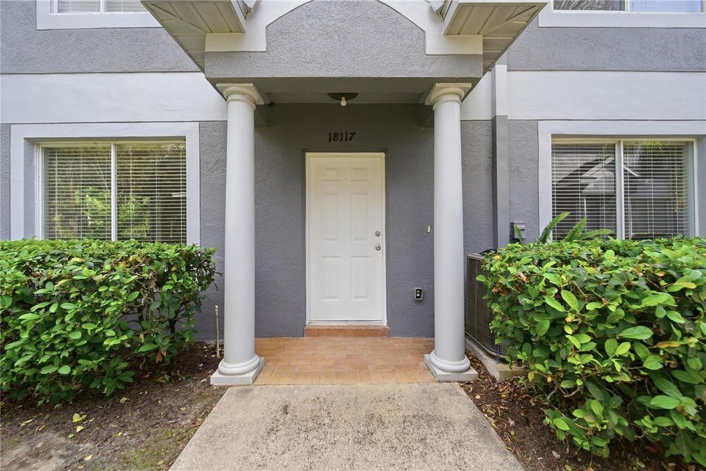 18117 PARADISE POINT DRIVE, Tampa, FL 33647
