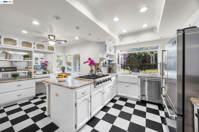 817 Redwood Dr, Danville, CA 94506