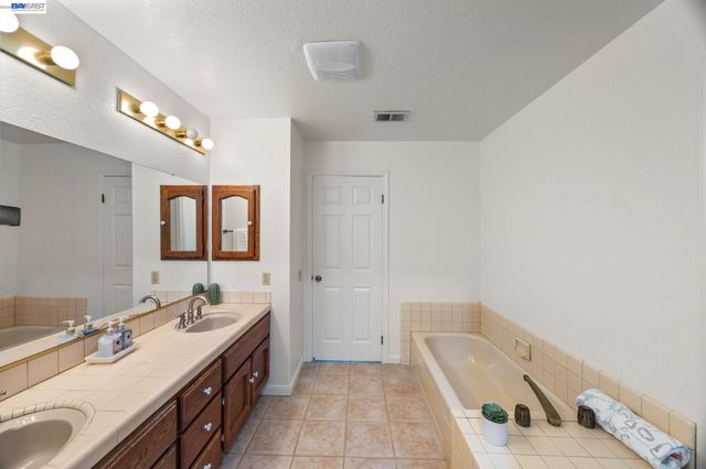 817 Redwood Dr, Danville, CA 94506