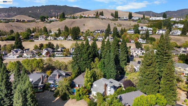 817 Redwood Dr, Danville, CA 94506