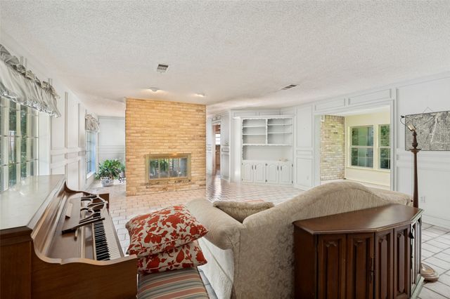406 Dula Circle, Duncanville, TX 75116