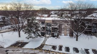 1460 STONEBRIDGE Circle G9, Wheaton, IL 60189